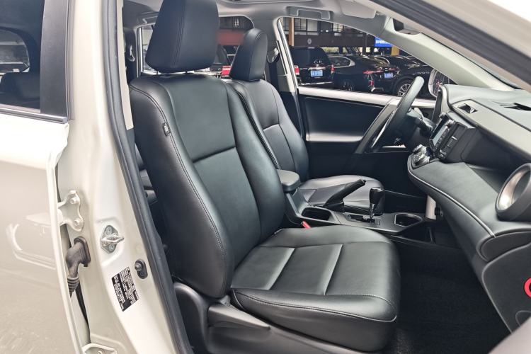 Used Toyota RAV4 2019 2.0L CVT Two-Wheel Drive Fashion X Limited Edition China VI Standard Interior 7