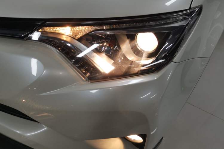 Used Toyota RAV4 2019 2.0L CVT Two-Wheel Drive Pioneer Edition China V Standard Left Front Headlight