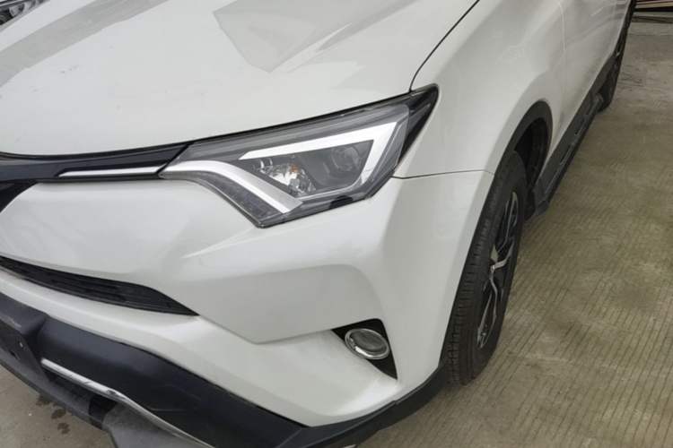 Used Toyota RAV4 2019 2.0L CVT Two-Wheel Drive ZhiShang Version China VI Standard Left Front Headlight