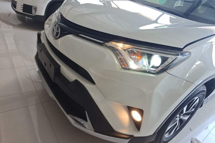 Used Toyota RAV4 2019 2.0L CVT Two-Wheel Drive Pioneer Edition China VI Standard Left Front Headlight