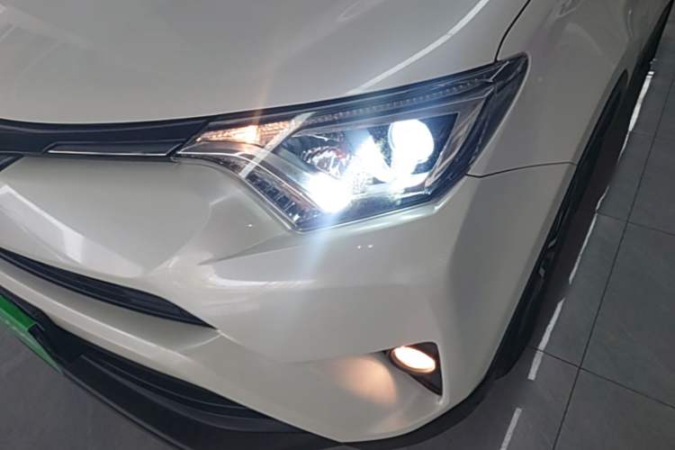 Used Toyota RAV4 2019 2.0L CVT Two-Wheel Drive Luxury Version China VI Standard Left Front Headlight