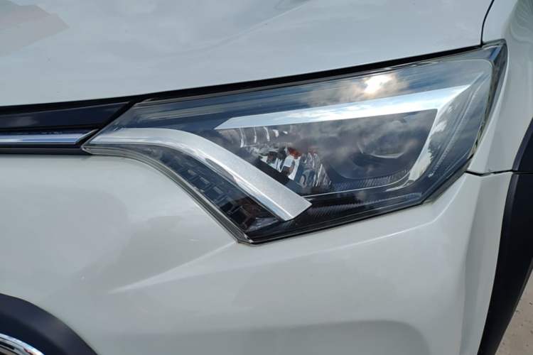 Used Toyota RAV4 2019 2.0L CVT Two-Wheel Drive Fashion X Limited Edition China VI Standard Left Front Headlight
