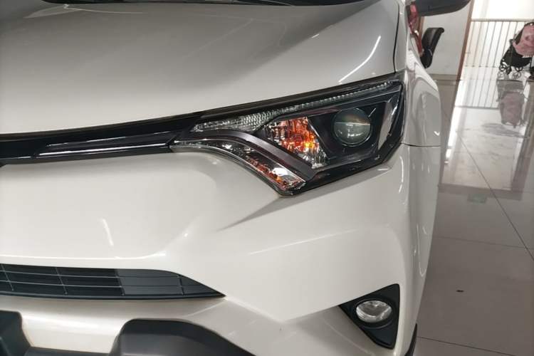 Used Toyota RAV4 2019 2.0L CVT Two-Wheel Drive Pioneer Edition China V Standard Left Front Headlight