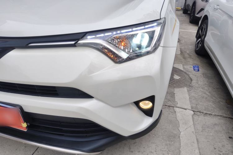 Used Toyota RAV4 2019 2.0L CVT Two-Wheel Drive Pioneer Edition China V Standard Left Front Headlight
