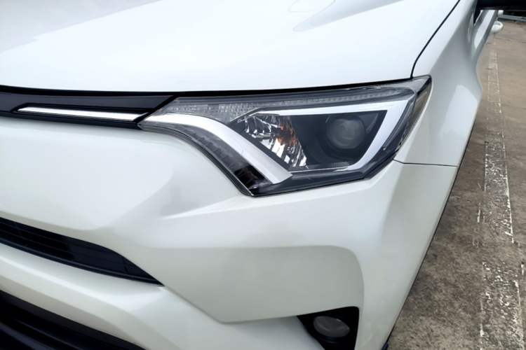 Used Toyota RAV4 2019 2.0L CVT Two-Wheel Drive Pioneer Edition China V Standard Left Front Headlight