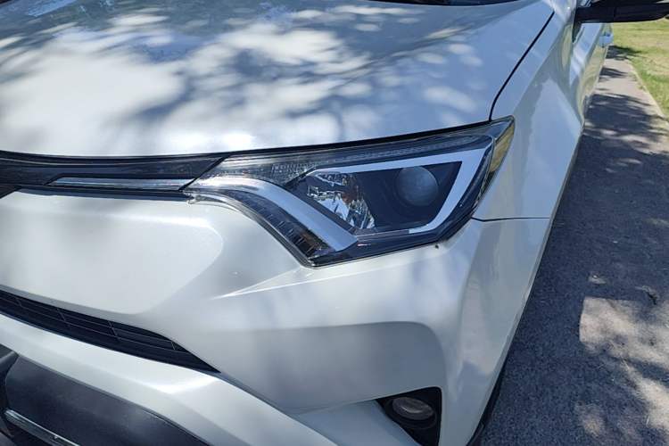 Used Toyota RAV4 2019 2.0L CVT Two-Wheel Drive Pioneer Edition China VI Standard Left Front Headlight