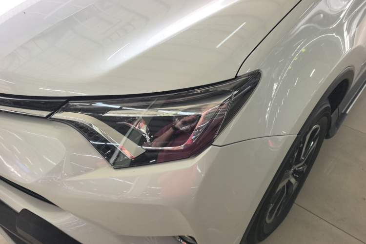 Used Toyota RAV4 2019 2.0L CVT Two-Wheel Drive ZhiShang Version China VI Standard Left Front Headlight