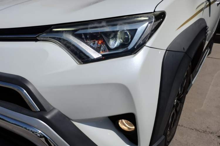 Used Toyota RAV4 2019 2.0L CVT Two-Wheel Drive Fashion X Limited Edition China V Standard Left Front Headlight