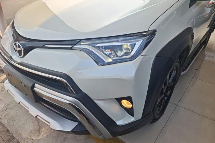 Used Toyota RAV4 2019 2.0L CVT Two-Wheel Drive Fashion X Limited Edition China VI Standard Left Front Headlight