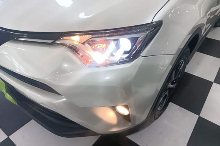 Used Toyota RAV4 2019 2.0L CVT Two-Wheel Drive Luxury Version China VI Standard Left Front Headlight