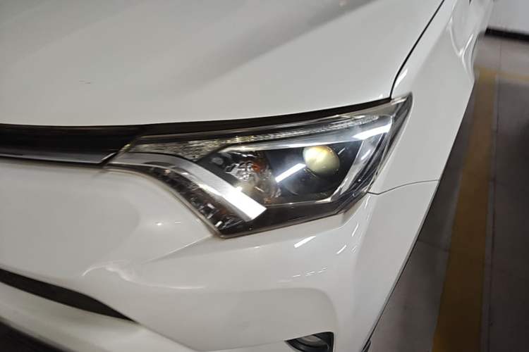 Used Toyota RAV4 2019 2.0L CVT Two-Wheel Drive Pioneer Edition China V Standard Left Front Headlight