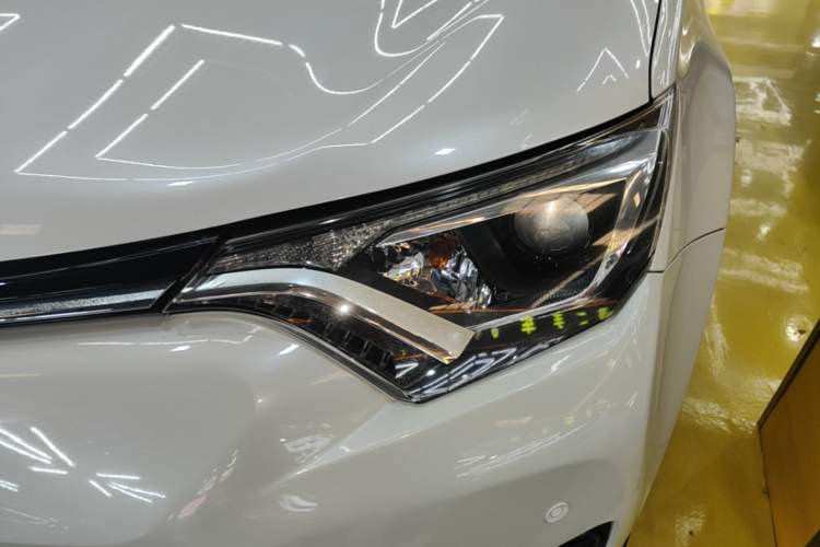 Used Toyota RAV4 2019 2.0L CVT Two-Wheel Drive Pioneer Edition China VI Standard Left Front Headlight