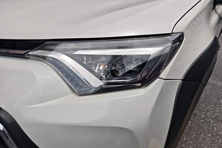 Used Toyota RAV4 2019 2.0L CVT Two-Wheel Drive Fashion X Limited Edition China VI Standard Left Front Headlight