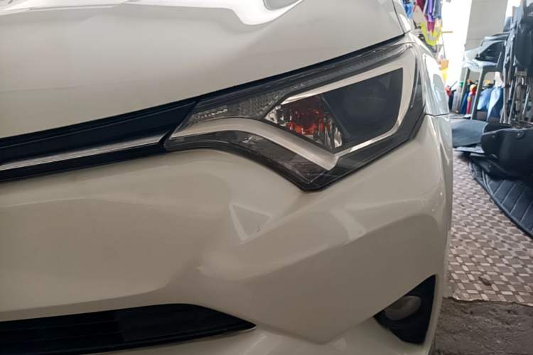 Used Toyota RAV4 2019 2.0L CVT Two-Wheel Drive Luxury Version China VI Standard Left Front Headlight