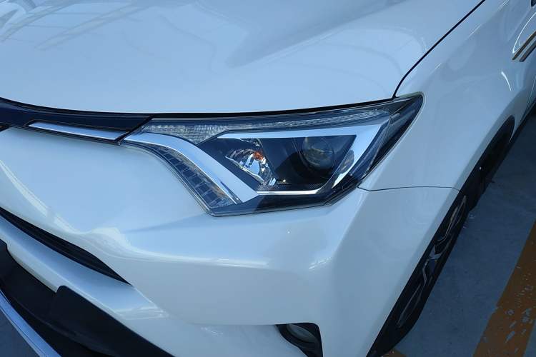 Used Toyota RAV4 2019 2.0L CVT Two-Wheel Drive Comfort Edition China VI Standard Left Front Headlight