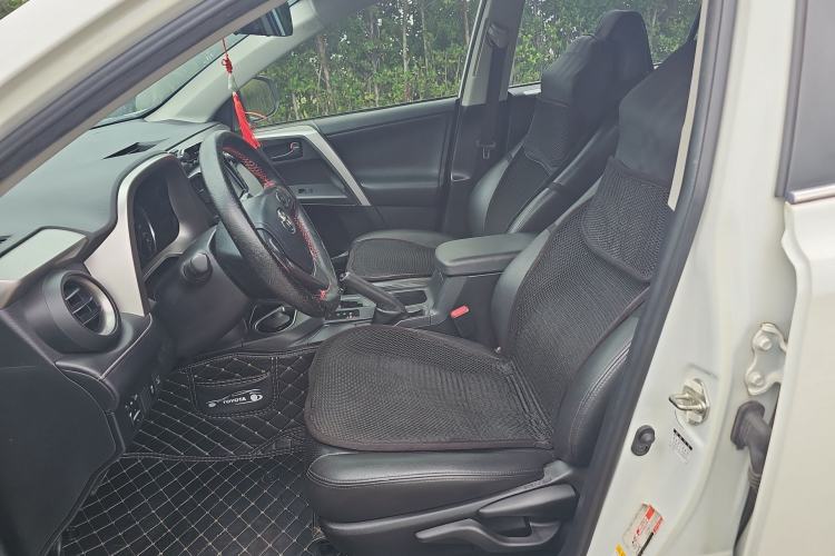 Used Toyota RAV4 2019 2.0L CVT Two-Wheel Drive Fashion X Limited Edition China V Standard Left Front Seat