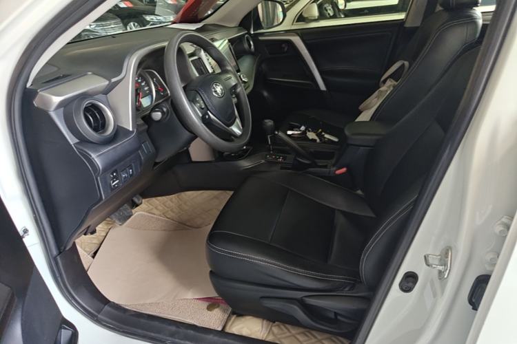 Used Toyota RAV4 2019 2.0L CVT Two-Wheel Drive Pioneer Edition China VI Standard Left Front Seat