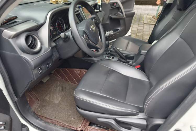 Used Toyota RAV4 2019 2.0L CVT Two-Wheel Drive Fashion X Limited Edition China V Standard Left Front Seat