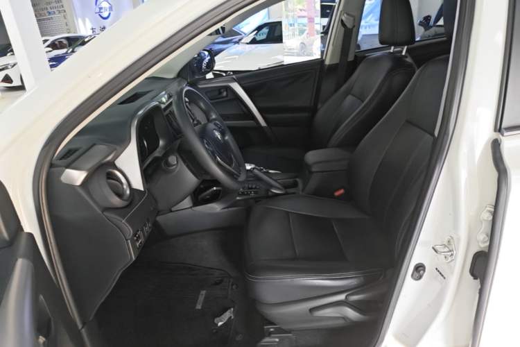 Used Toyota RAV4 2019 2.0L CVT Two-Wheel Drive Fashion X Limited Edition China VI Standard Left Front Seat