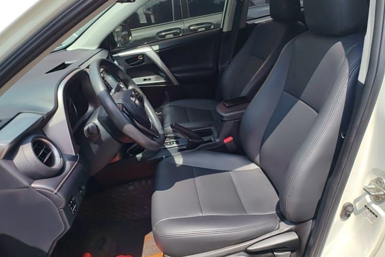 Used Toyota RAV4 2019 2.0L CVT Two-Wheel Drive Fashion X Limited Edition China VI Standard Left Front Seat