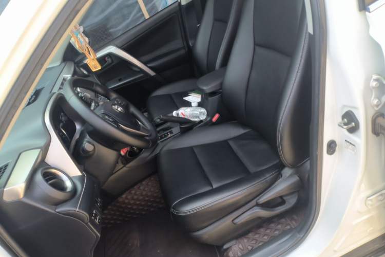 Used Toyota RAV4 2019 2.0L CVT Two-Wheel Drive Fashion X Limited Edition China VI Standard Left Front Seat