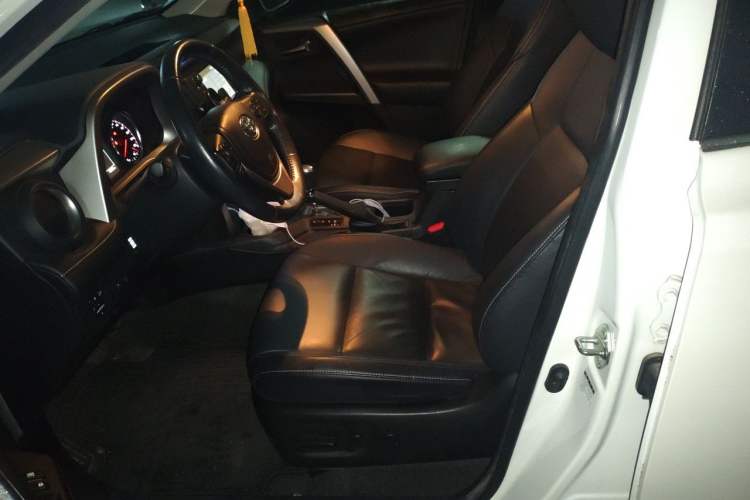 Used Toyota RAV4 2019 2.0L CVT Two-Wheel Drive ZhiShang Version China VI Standard Left Front Seat