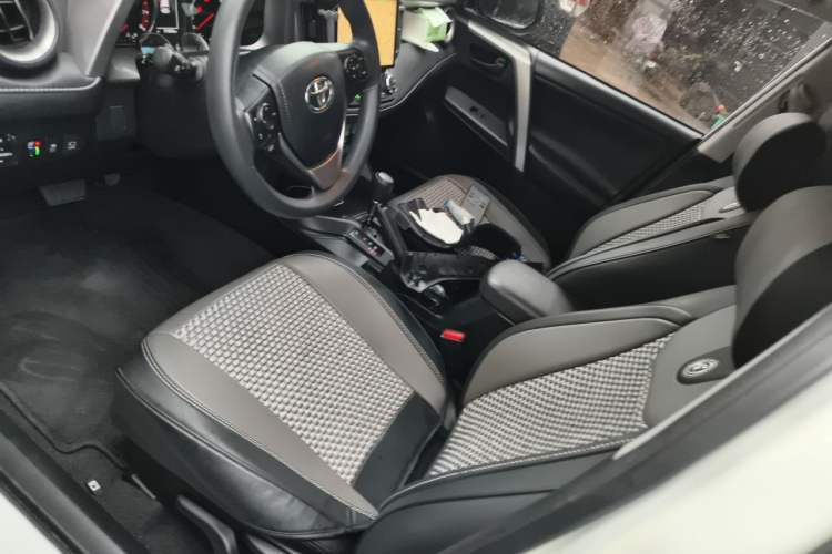 Used Toyota RAV4 2019 2.0L CVT Two-Wheel Drive Fashion X Limited Edition China V Standard Left Front Seat
