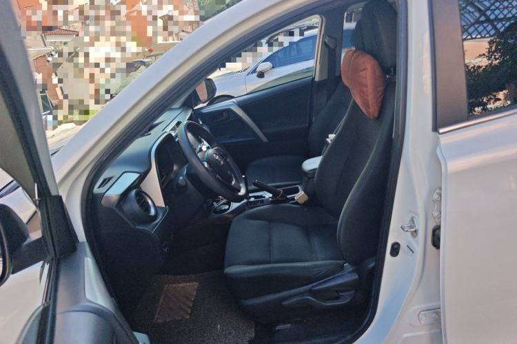 Used Toyota RAV4 2019 2.0L CVT Two-Wheel Drive Luxury Version China VI Standard Left Front Seat