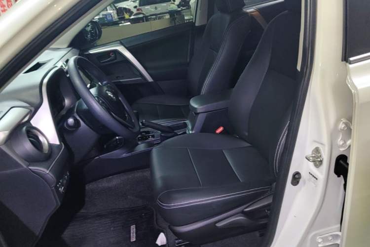 Used Toyota RAV4 2019 2.0L CVT Two-Wheel Drive Pioneer Edition China V Standard Left Front Seat