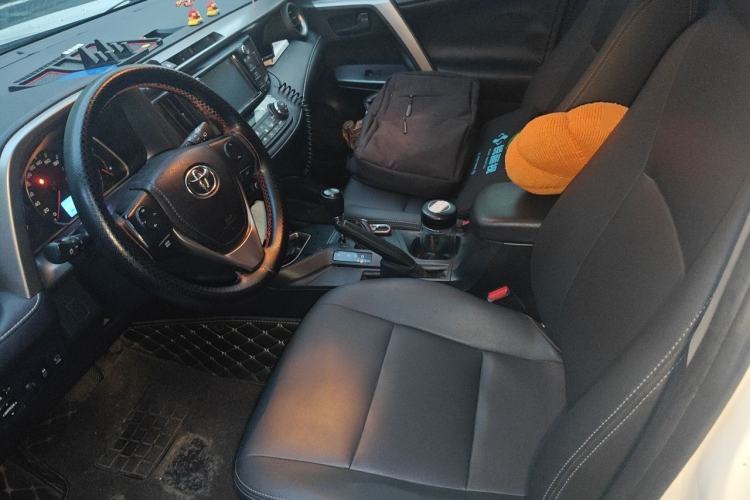 Used Toyota RAV4 2019 2.0L CVT Two-Wheel Drive Pioneer Edition China V Standard Left Front Seat