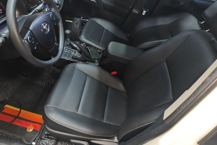 Used Toyota RAV4 2019 2.0L CVT Two-Wheel Drive Luxury Version China VI Standard Left Front Seat