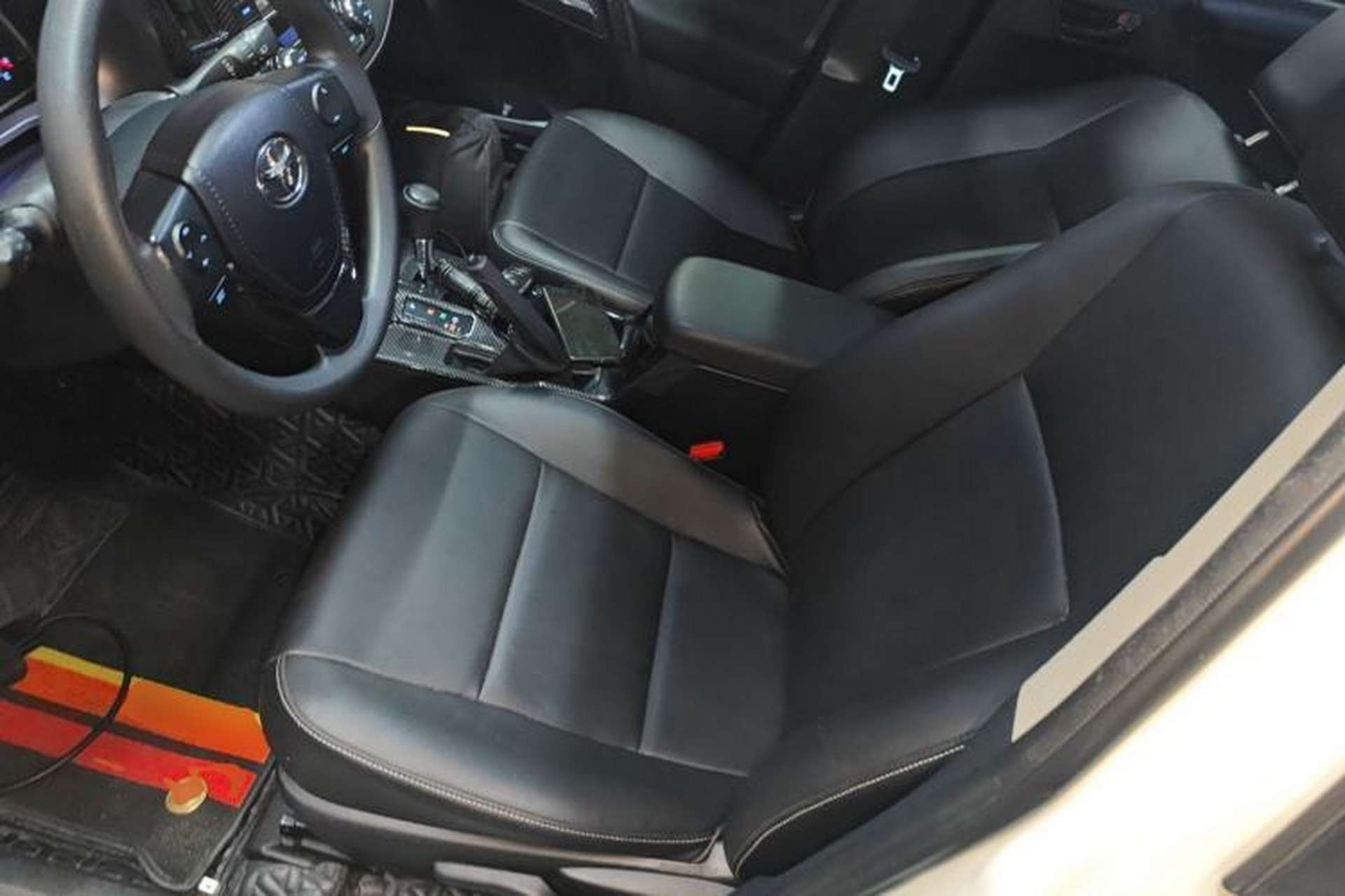 Used Toyota RAV4 2019 2.0L CVT Two-Wheel Drive Luxury Version China VI Standard Left Front Seat