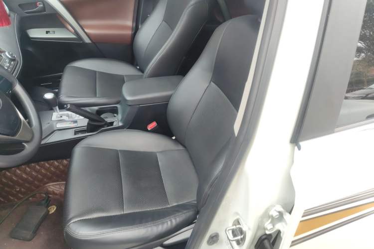 Used Toyota RAV4 2019 2.0L CVT Two-Wheel Drive Pioneer Edition China V Standard Left Front Seat