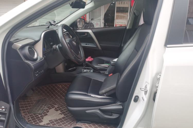 Used Toyota RAV4 2019 2.0L CVT Two-Wheel Drive Luxury Version China VI Standard Left Front Seat