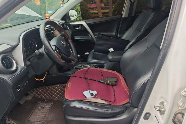 Used Toyota RAV4 2019 2.0L CVT Two-Wheel Drive ZhiShang Version China VI Standard Left Front Seat
