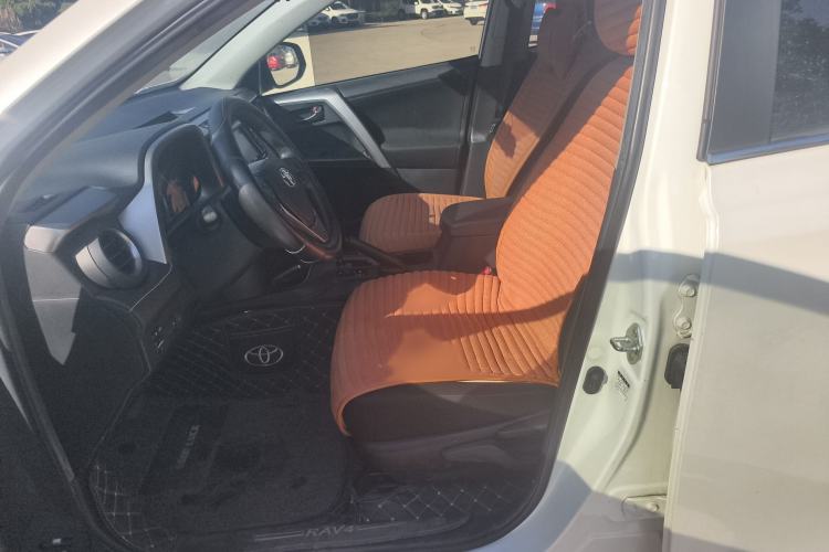 Used Toyota RAV4 2019 2.0L CVT Two-Wheel Drive Luxury Version China VI Standard Left Front Seat