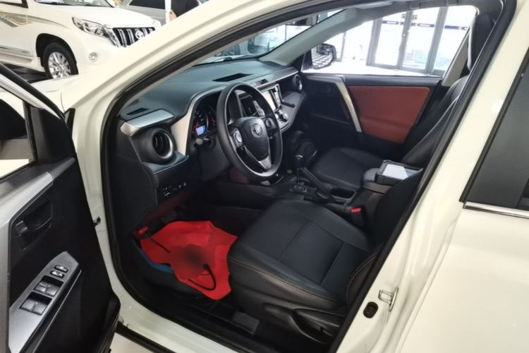 Used Toyota RAV4 2019 2.0L CVT Two-Wheel Drive Luxury Version China VI Standard Left Front Seat