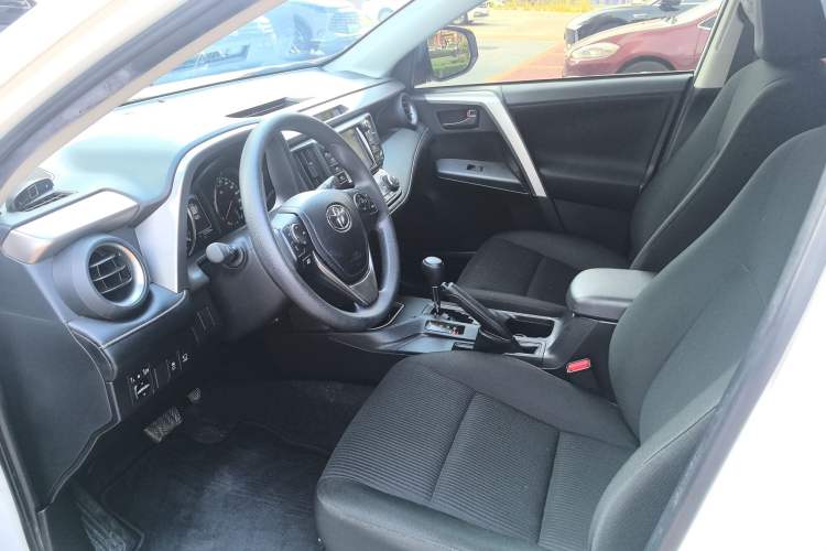 Used Toyota RAV4 2019 2.0L CVT Two-Wheel Drive Fashion X Limited Edition China VI Standard Left Front Seat