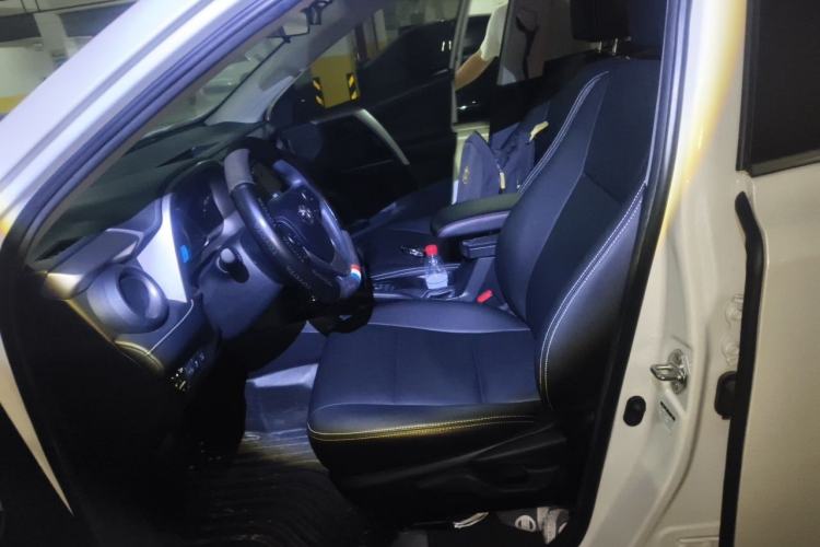 Used Toyota RAV4 2019 2.0L CVT Two-Wheel Drive Luxury Version China VI Standard Left Front Seat
