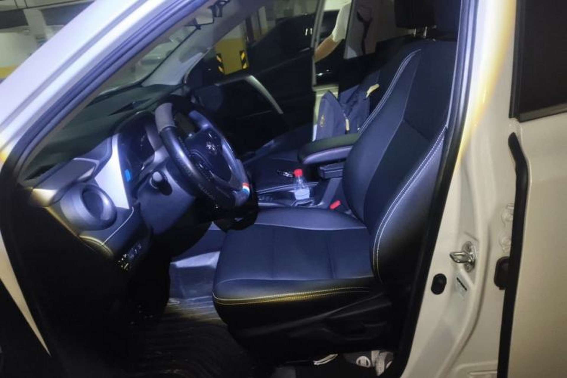 Used Toyota RAV4 2019 2.0L CVT Two-Wheel Drive Luxury Version China VI Standard Left Front Seat
