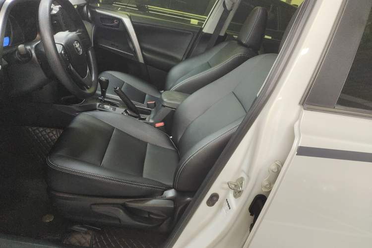 Used Toyota RAV4 2019 2.0L CVT Two-Wheel Drive Pioneer Edition China V Standard Left Front Seat