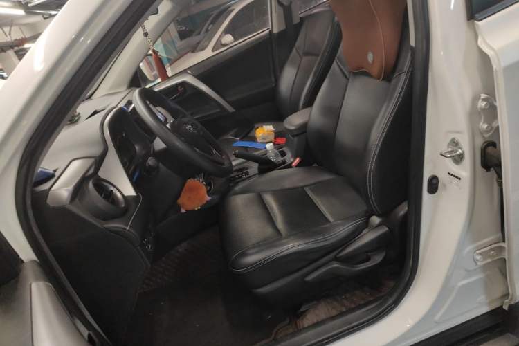 Used Toyota RAV4 2019 2.0L CVT Two-Wheel Drive Pioneer Edition China V Standard Left Front Seat
