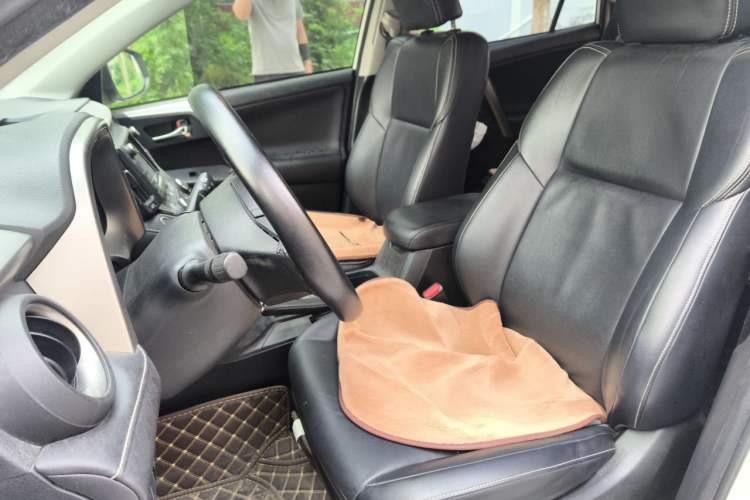 Used Toyota RAV4 2019 2.0L CVT Two-Wheel Drive Comfort Edition China VI Standard Left Front Seat