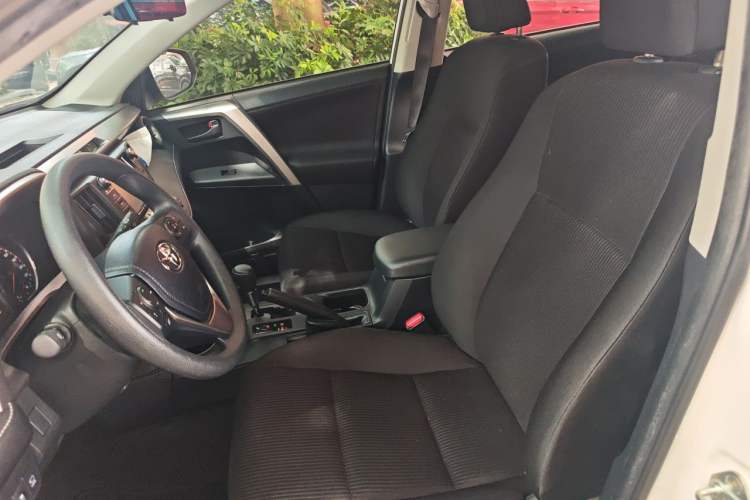 Used Toyota RAV4 2019 2.0L CVT Two-Wheel Drive Fashion X Limited Edition China VI Standard Left Front Seat