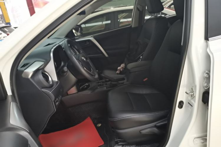 Used Toyota RAV4 2019 2.0L CVT Two-Wheel Drive Fashion X Limited Edition China VI Standard Left Front Seat