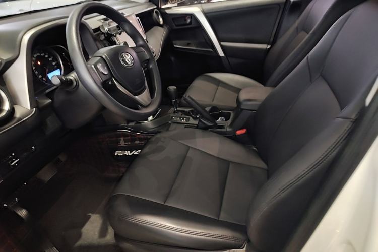 Used Toyota RAV4 2019 2.0L CVT Two-Wheel Drive Pioneer Edition China VI Standard Left Front Seat