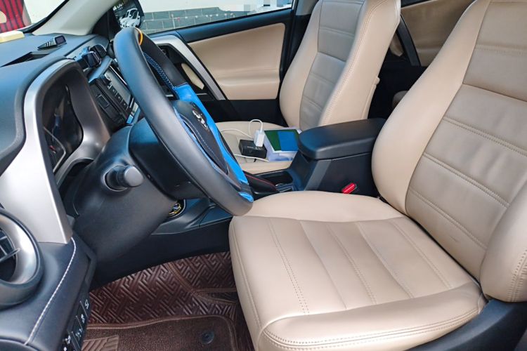 Used Toyota RAV4 2019 2.0L CVT Two-Wheel Drive Comfort Edition China VI Standard Left Front Seat