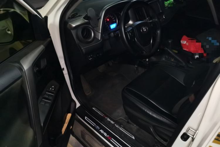 Used Toyota RAV4 2019 2.0L CVT Two-Wheel Drive Luxury Version China VI Standard Left Front Seat