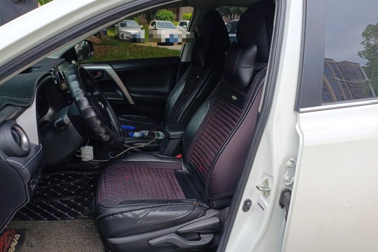Used Toyota RAV4 2019 2.0L CVT Two-Wheel Drive Pioneer Edition China VI Standard Left Front Seat