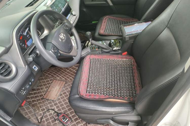 Used Toyota RAV4 2019 2.0L CVT Two-Wheel Drive Pioneer Edition China V Standard Left Front Seat